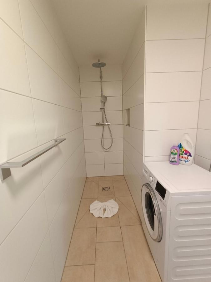 Neu erstellte Wohnung mit Balkon in Hard Exterior foto